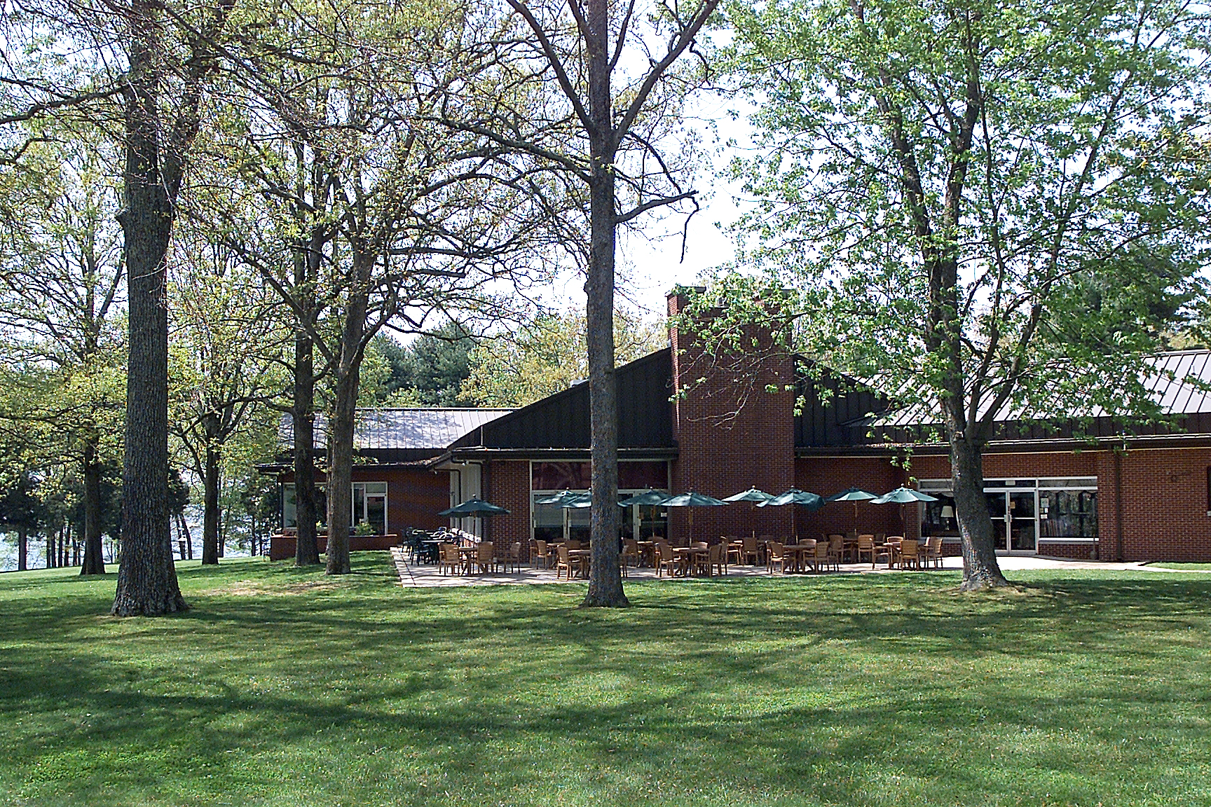 Arnold Lakeside Club